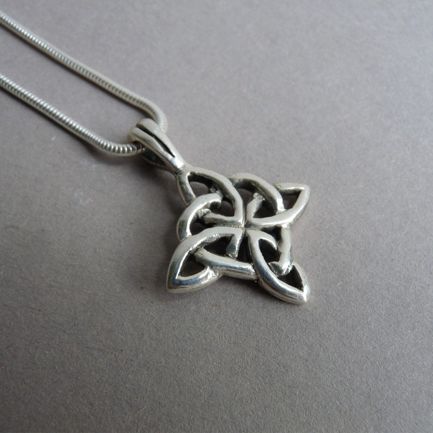 heren-ketting-met-symbool-keltische-knoop