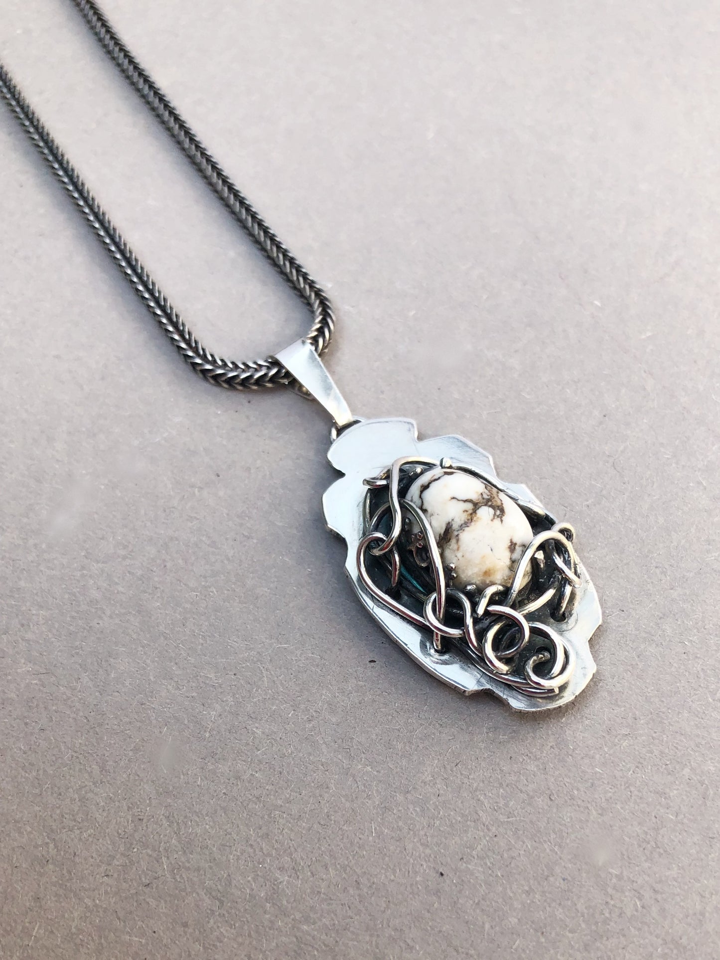 Zilveren heren ketting met hanger voor de stijlvolle man.
