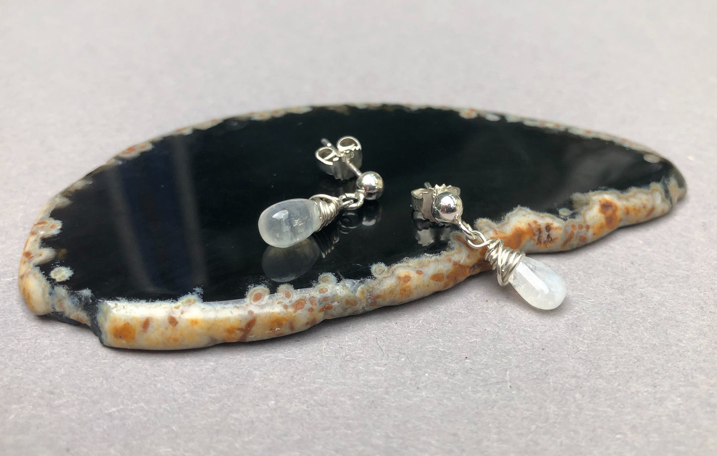 Maansteen oorknopjes - handgemaakte sieraden met edelstenen