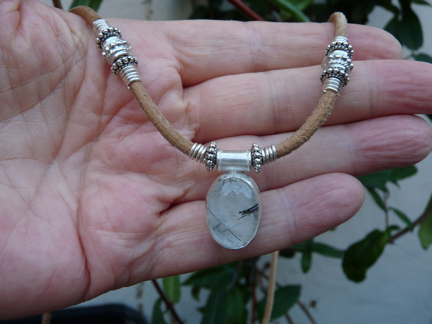 Herrenhalskette - Lederkette mit silbernem Turmalinquarz-Anhänger