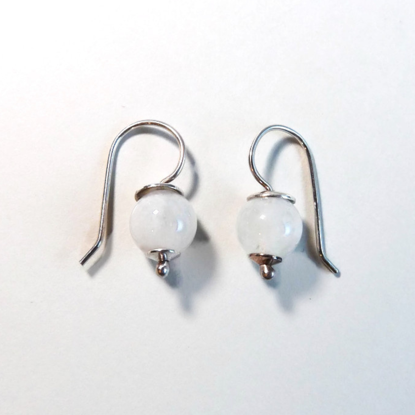 Zilveren maansteen oorbellen – elegante handgemaakte oorbellen