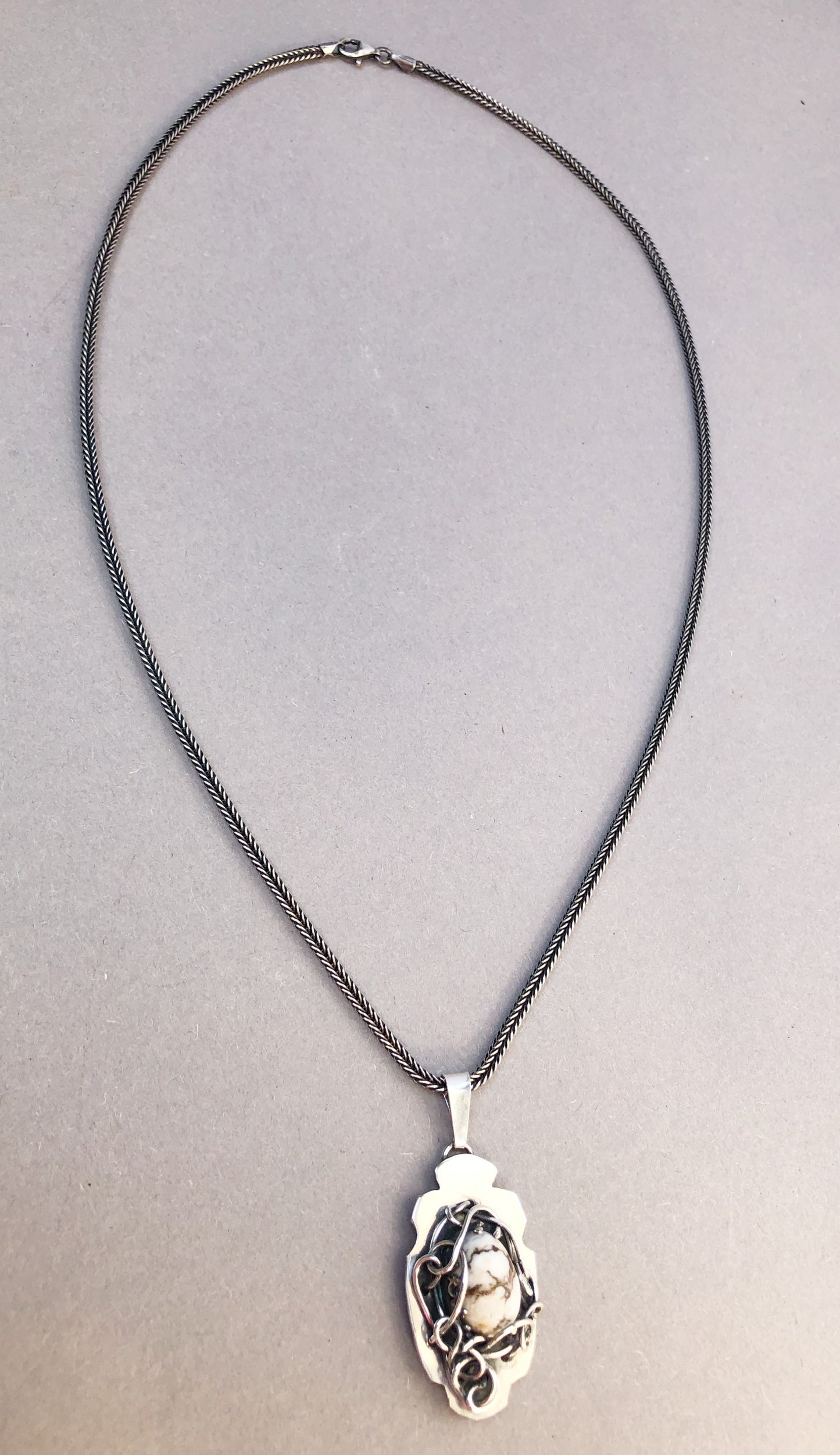 Zilveren heren ketting met hanger voor de stijlvolle man.