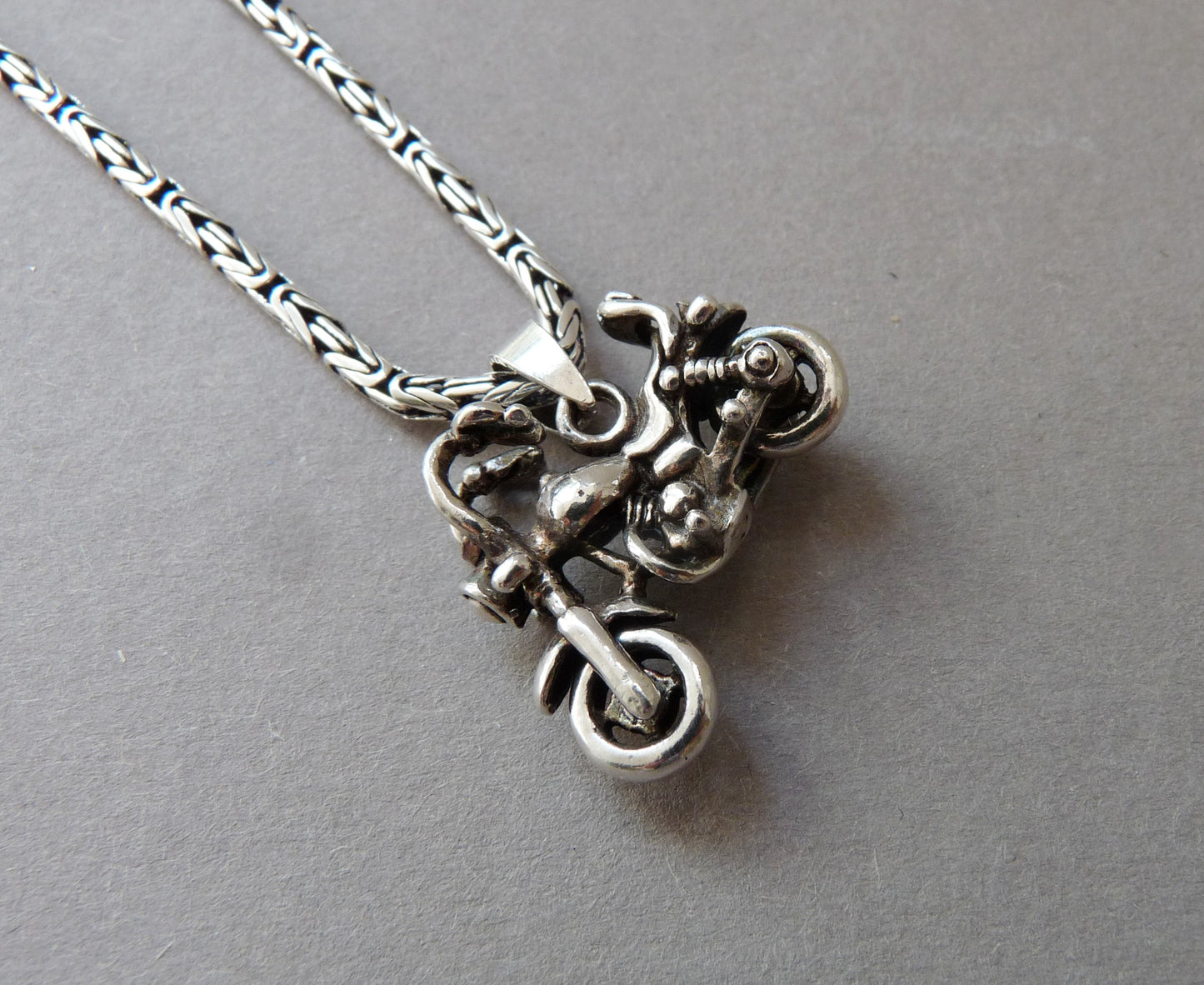 motorhanger zilver herenketting a trace of blue