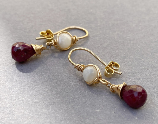 14k Goldfilled oorbellen met Parelmoer en Robijn