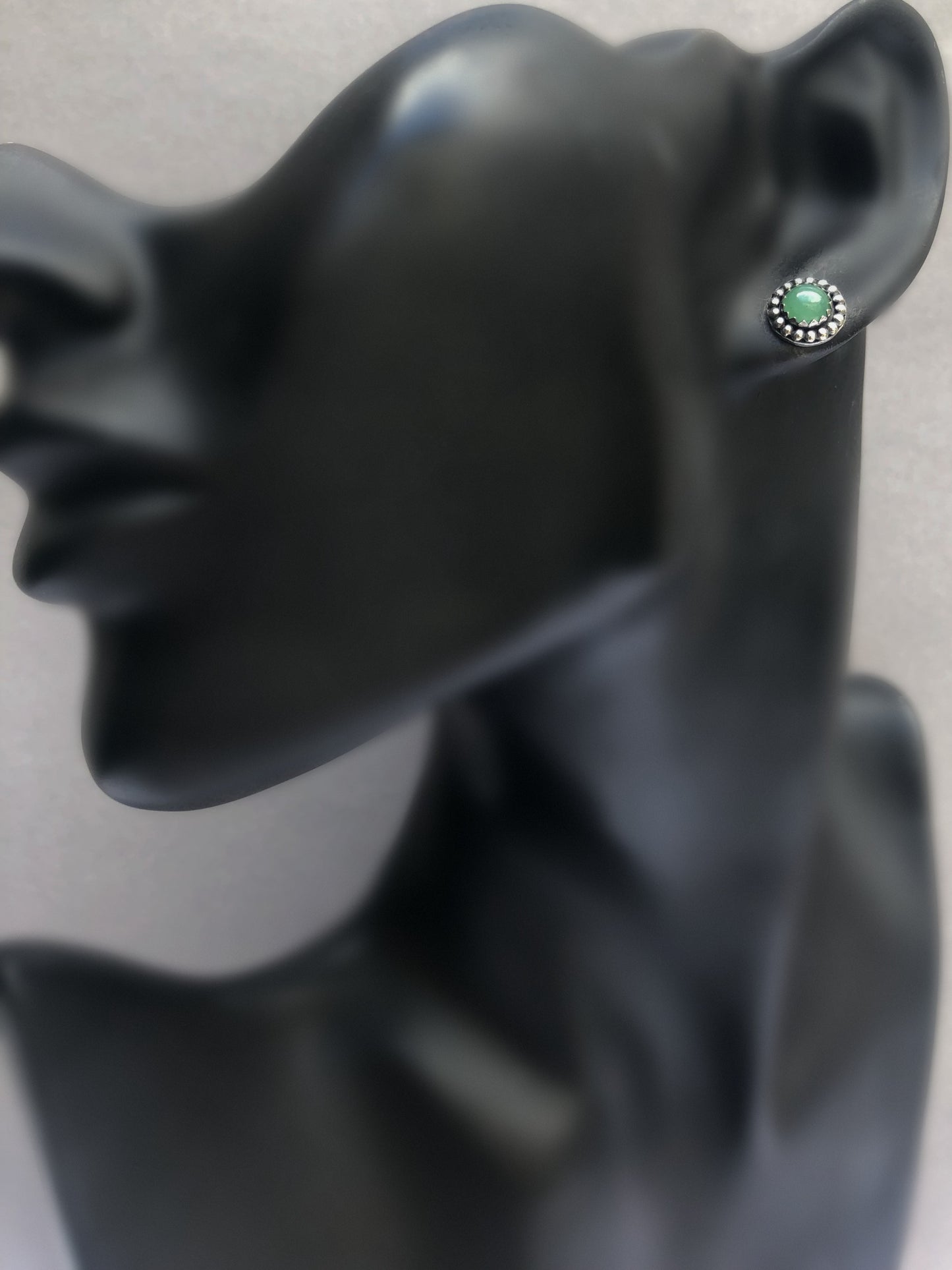 Zilveren Aventurijn oorknopjes – handgemaakte minimalistische oorbellen