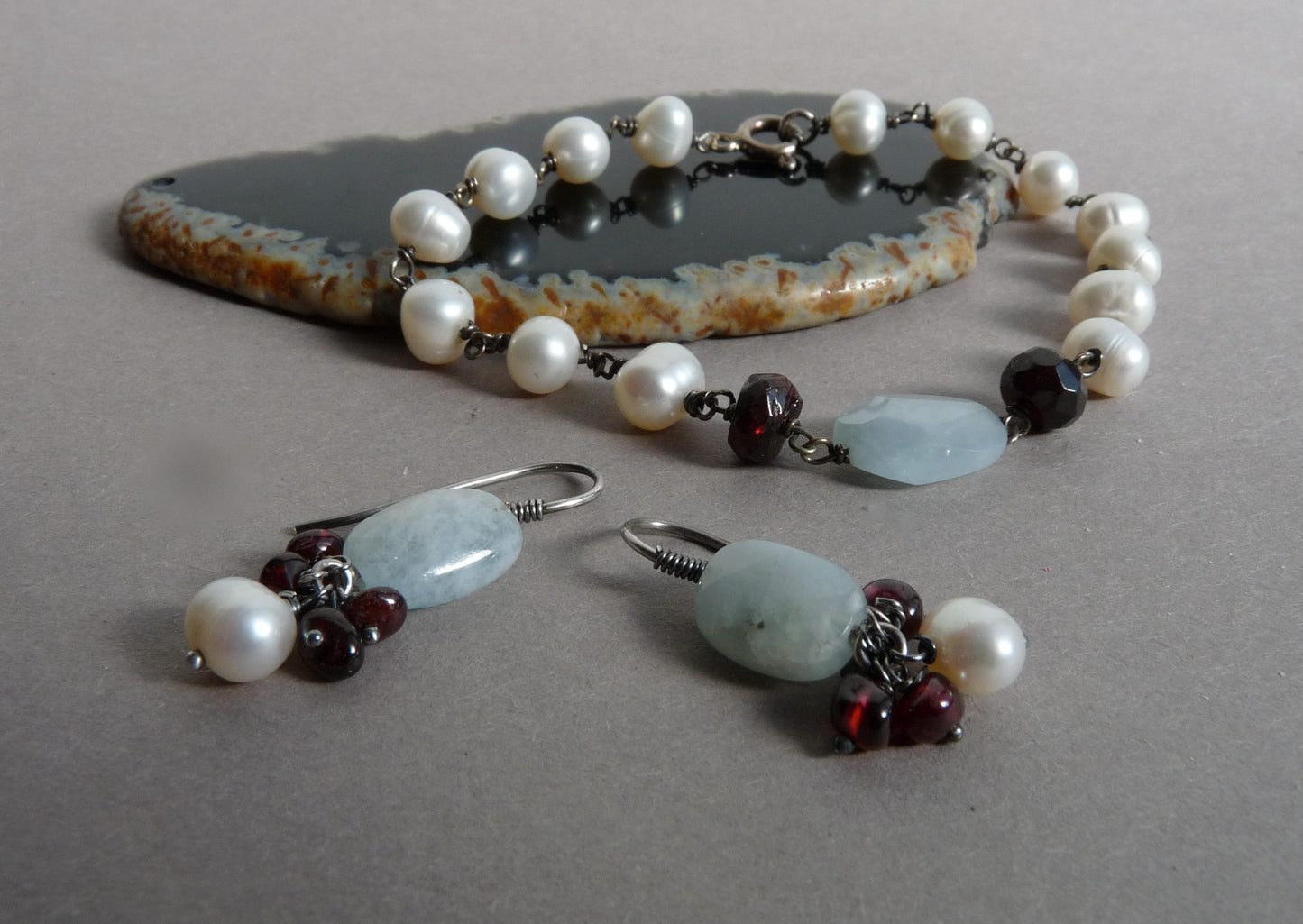 Brautohrringe mit Aquamarin, Granat und Perle