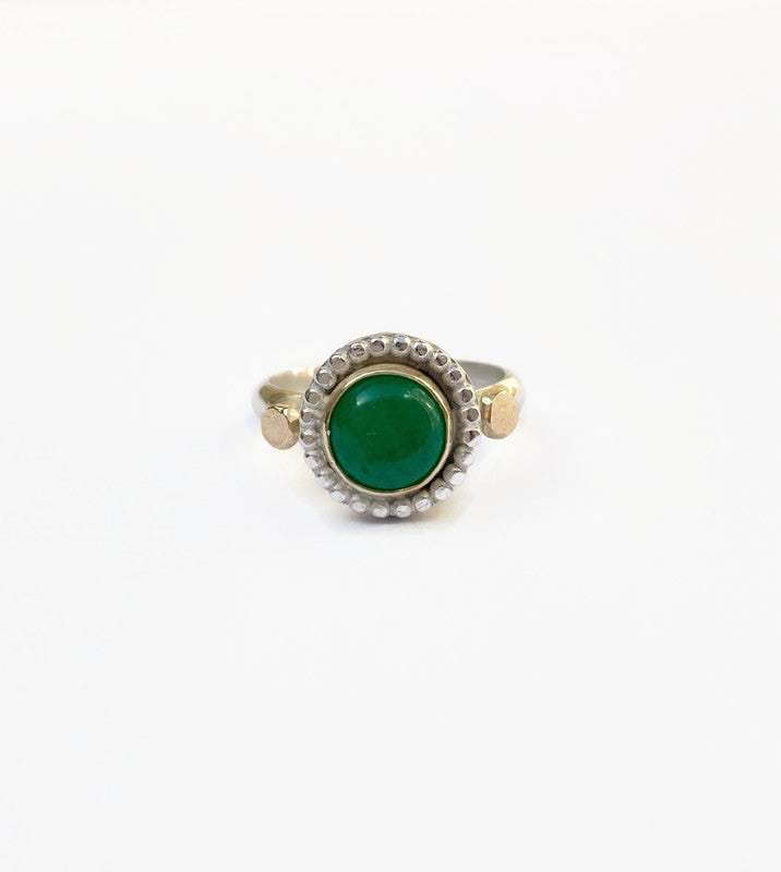 Handgefertigter Ring aus 14-karätigem Gold und Silber mit grüner Jade