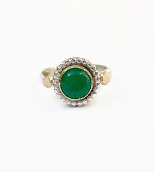 Handgefertigter Ring aus 14-karätigem Gold und Silber mit grüner Jade