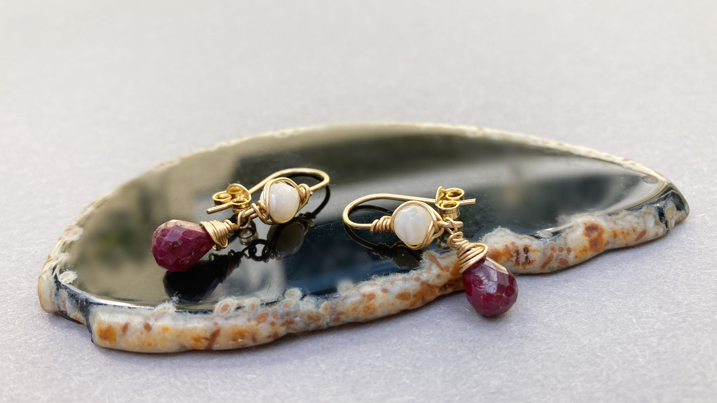 14k Goldfilled oorbellen met Parelmoer en Robijn