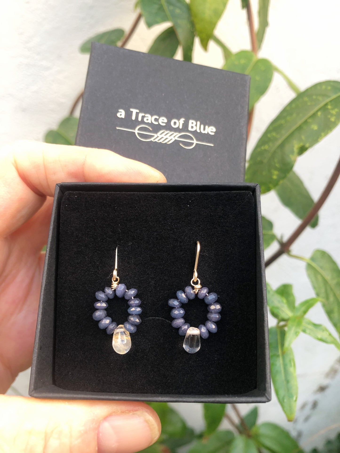 Elegante 14k Goldfilled Oorbellen met Blauwe Jade en Rutielkwarts