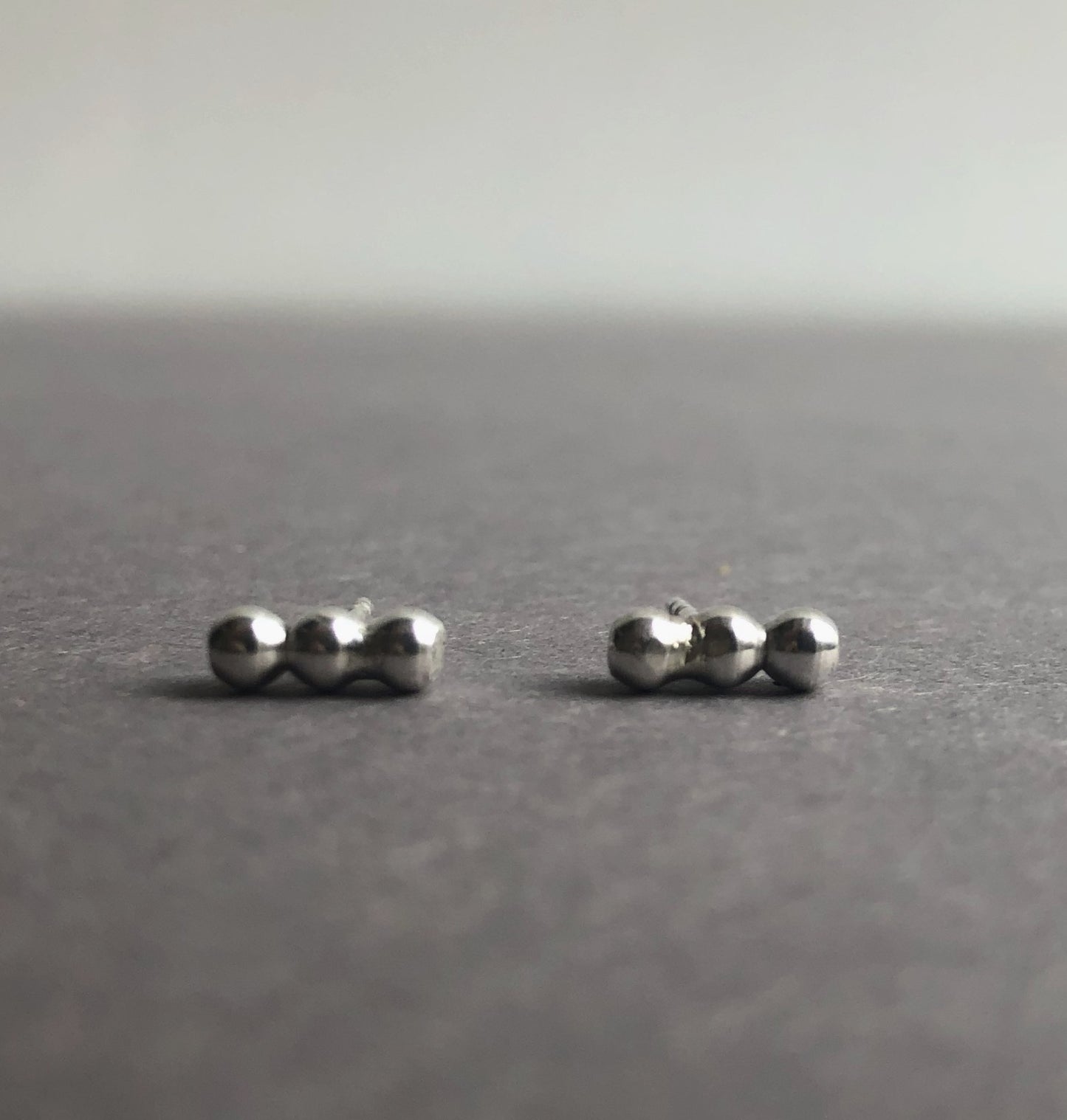 Minimalistische Herren-Ohrstecker aus Silber