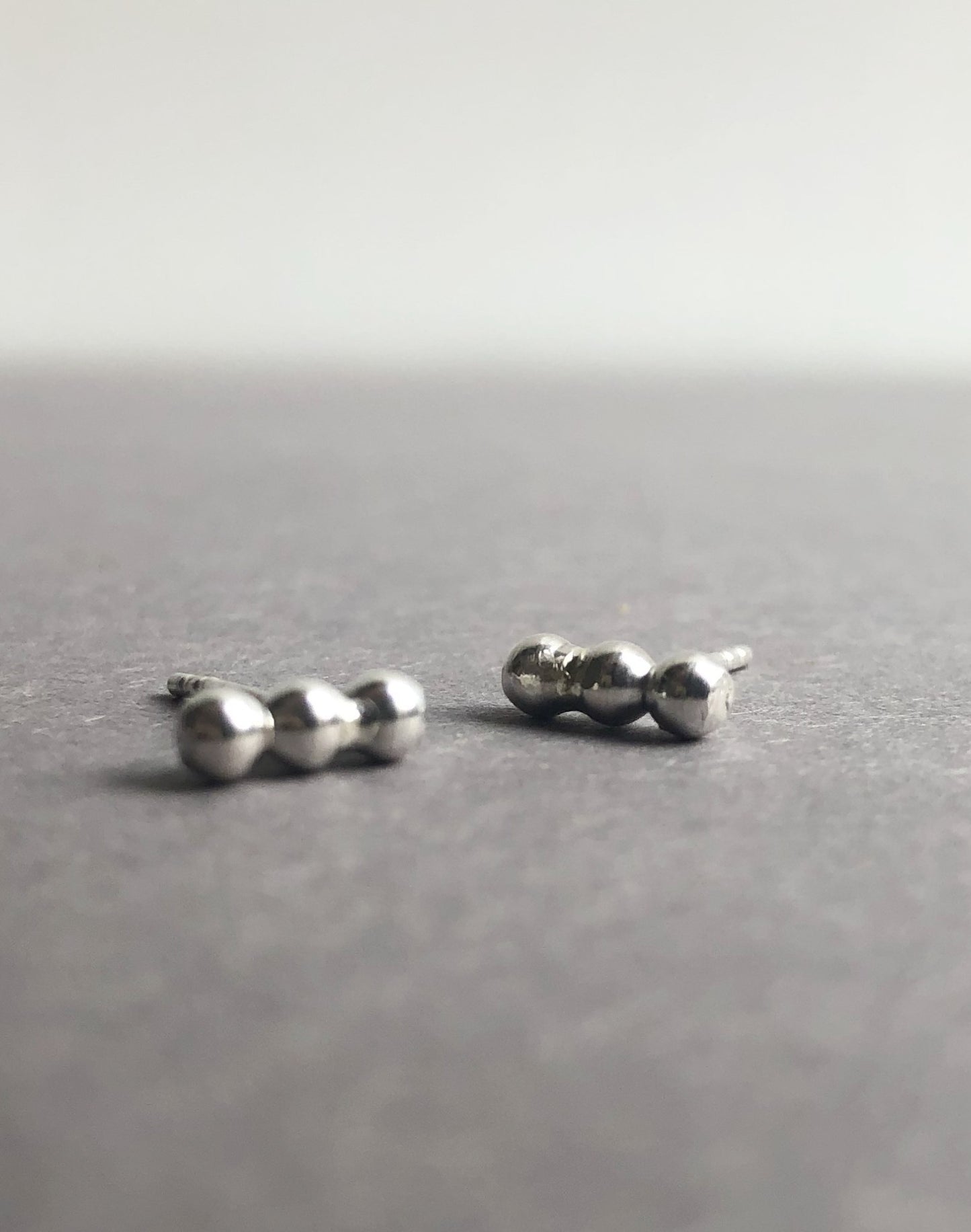 Minimalistische Herren-Ohrstecker aus Silber