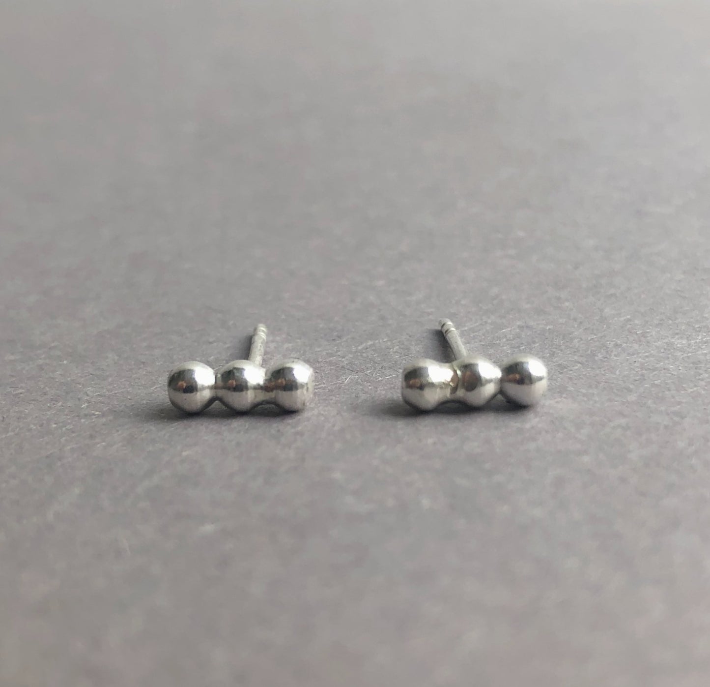 Minimalistische Herren-Ohrstecker aus Silber
