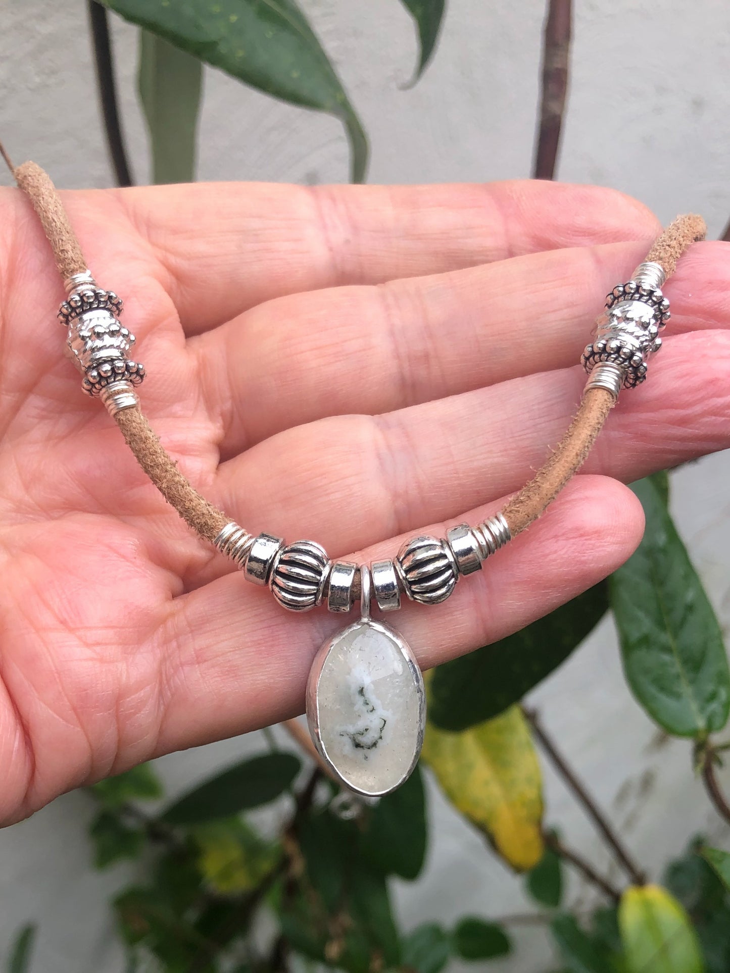 Lederhalskette für Herren mit Dendriten-Achat-Anhänger