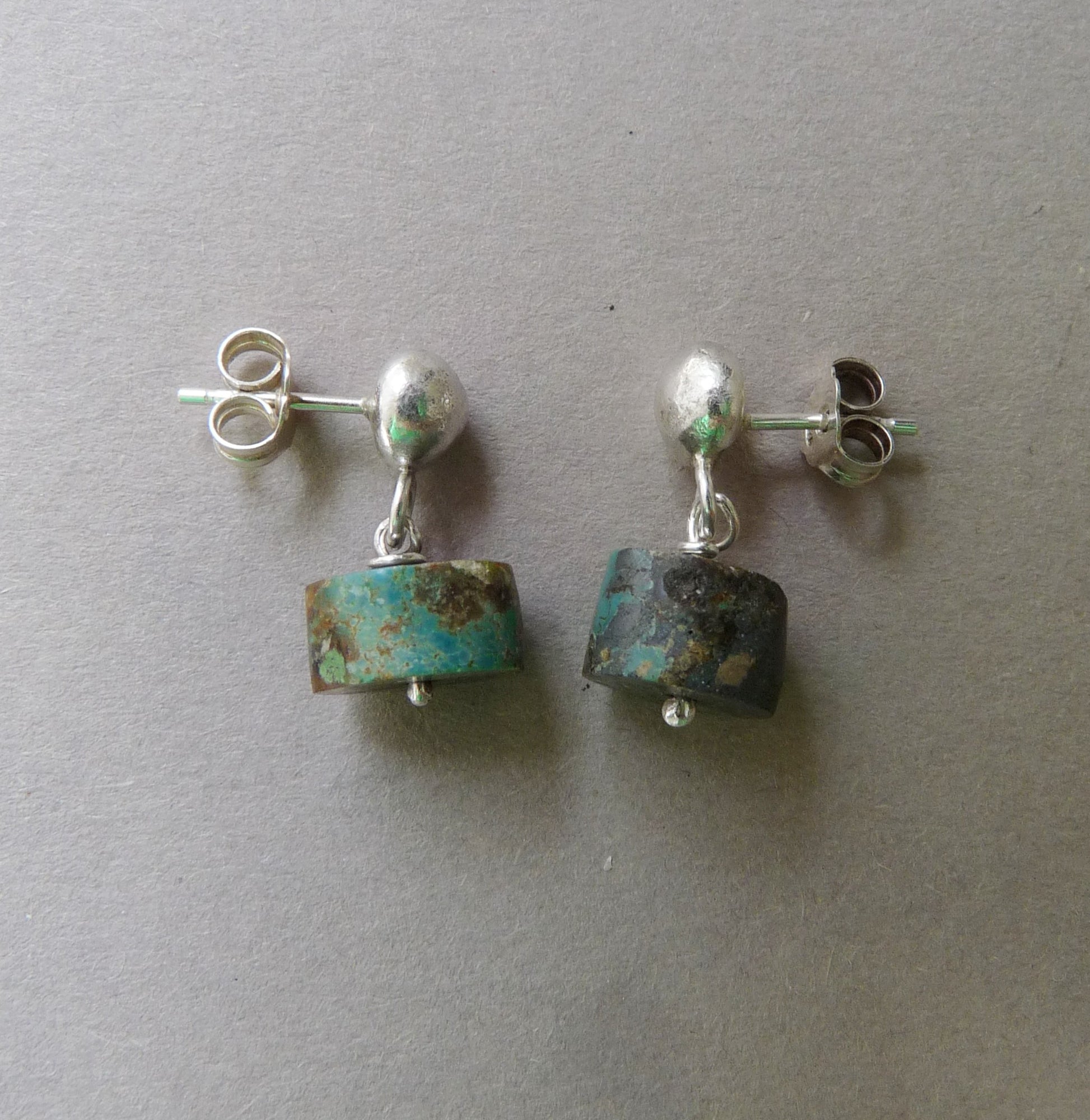 stoere heren oorbellen met edelsteen