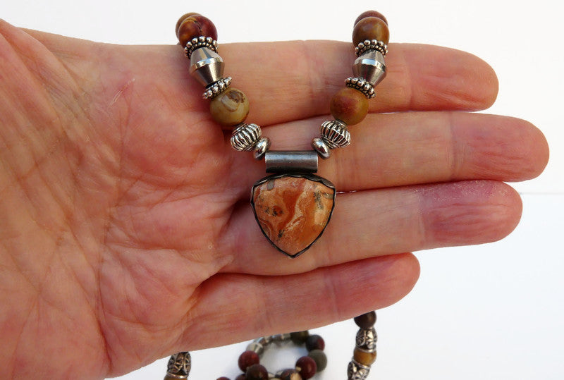 Einzigartiger Schmuck in Westfriesland – Robuste Herrenhalskette aus Jaspis und Edelstahl