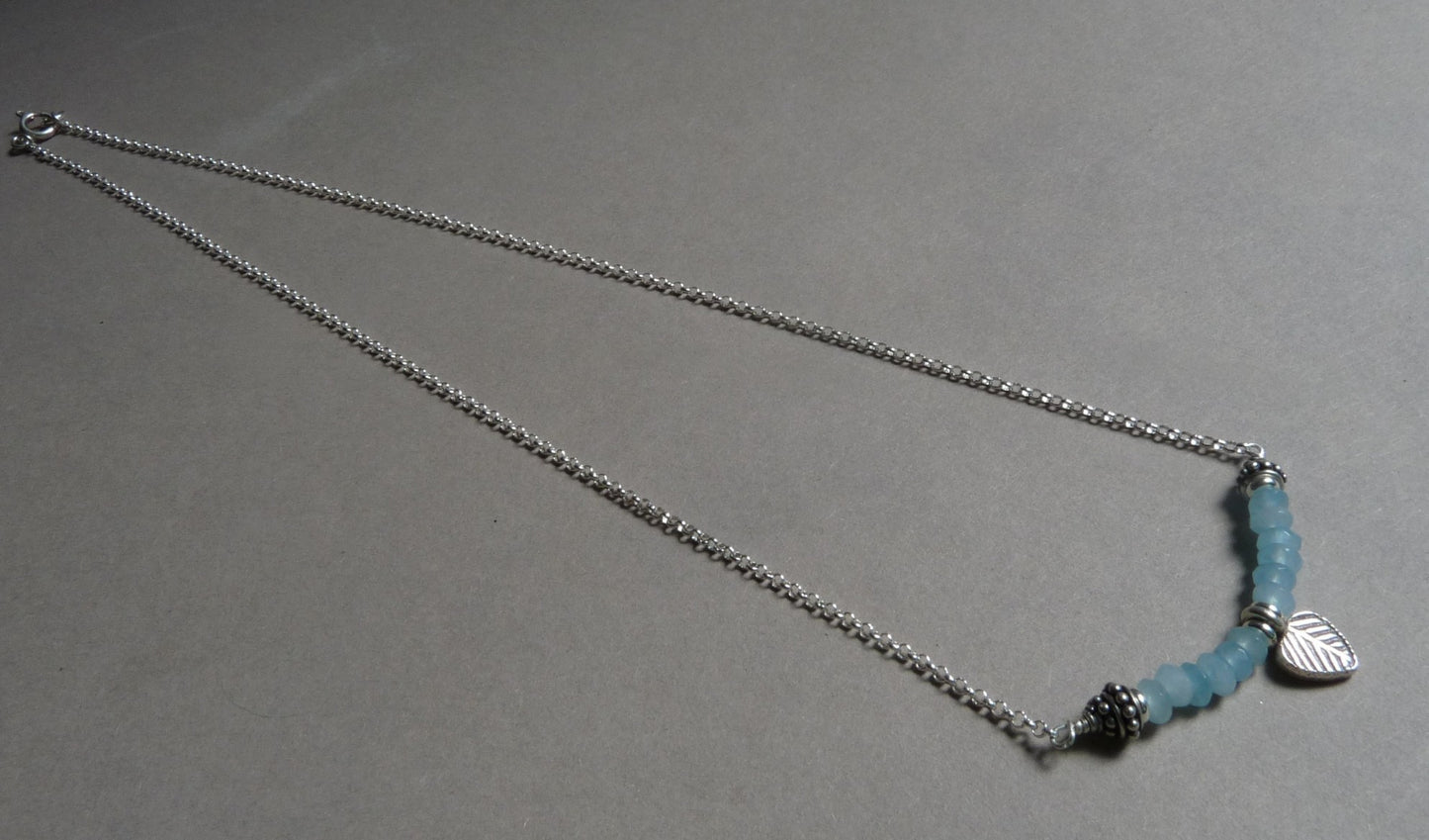 subtiele zomerse ketting met aquamarijn 42 cm