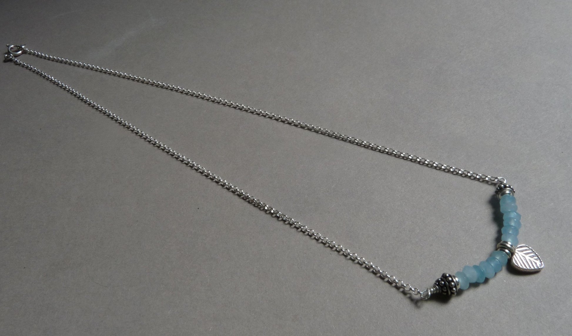 subtiele zomerse ketting met aquamarijn 42 cm