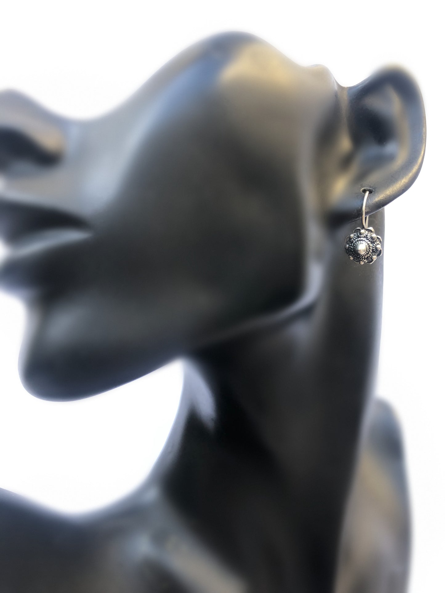 Zeeland Knot Jewelry Set – Silver Earrings & Necklace