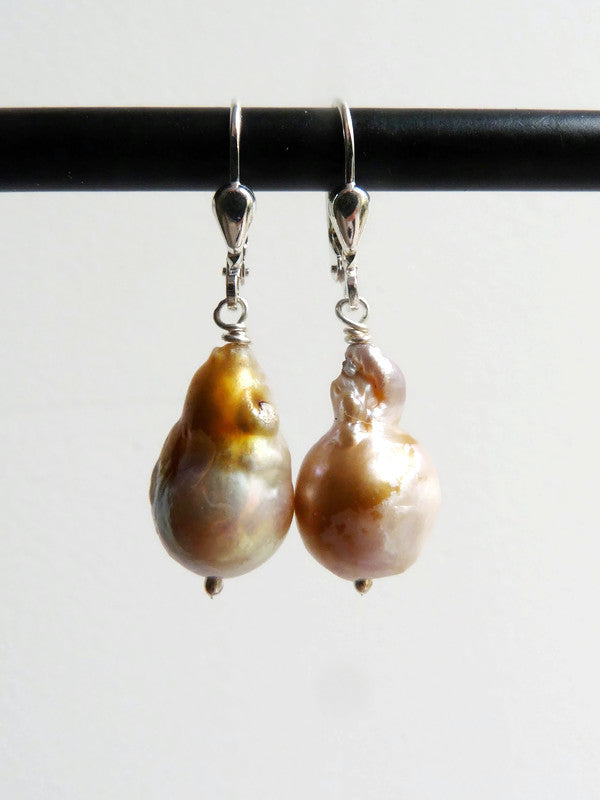 Tropfenförmige Süßwasserperlenohrringe mit Klapphaken aus Sterlingsilber