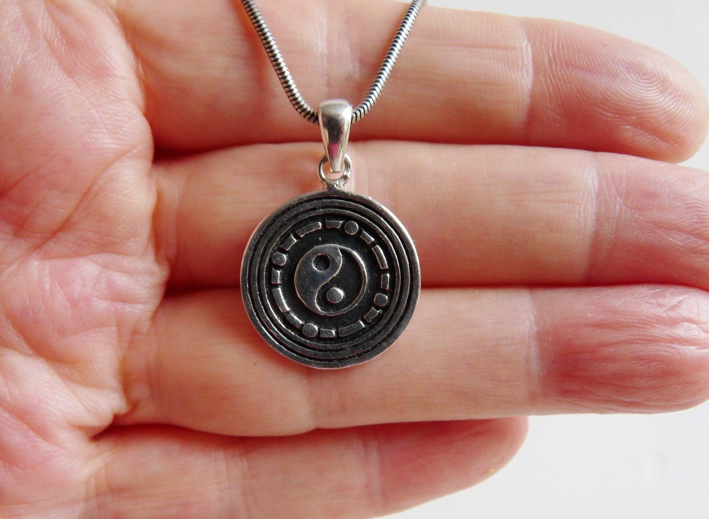 yin-en-yang-hanger