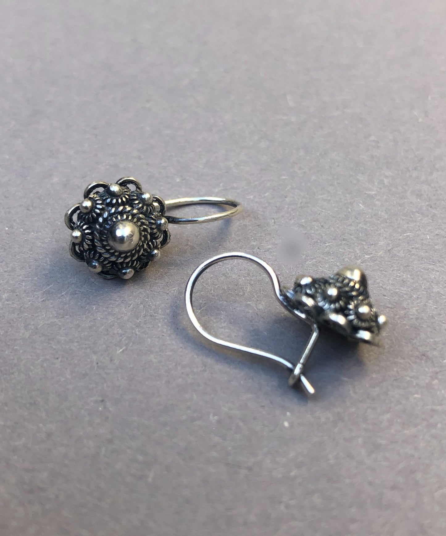 Zeeland Knot Jewelry Set – Silver Earrings & Necklace