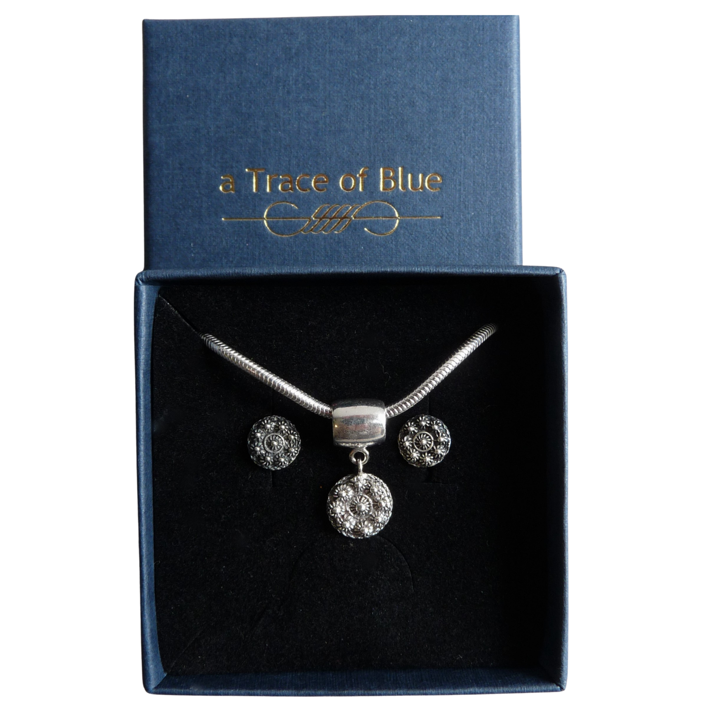 Silberner Pandora-Anhänger mit Goes-Knopf – traditioneller niederländischer Schmuck