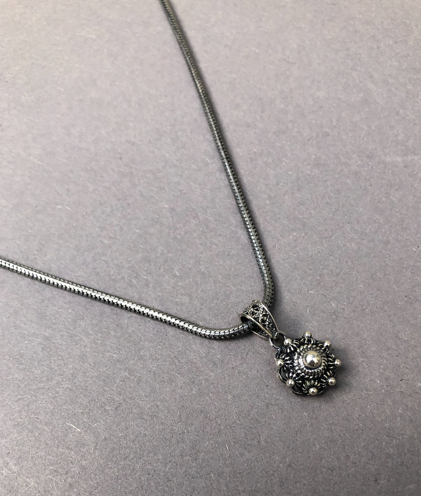 Zeeland Knot Jewelry Set – Silver Earrings & Necklace