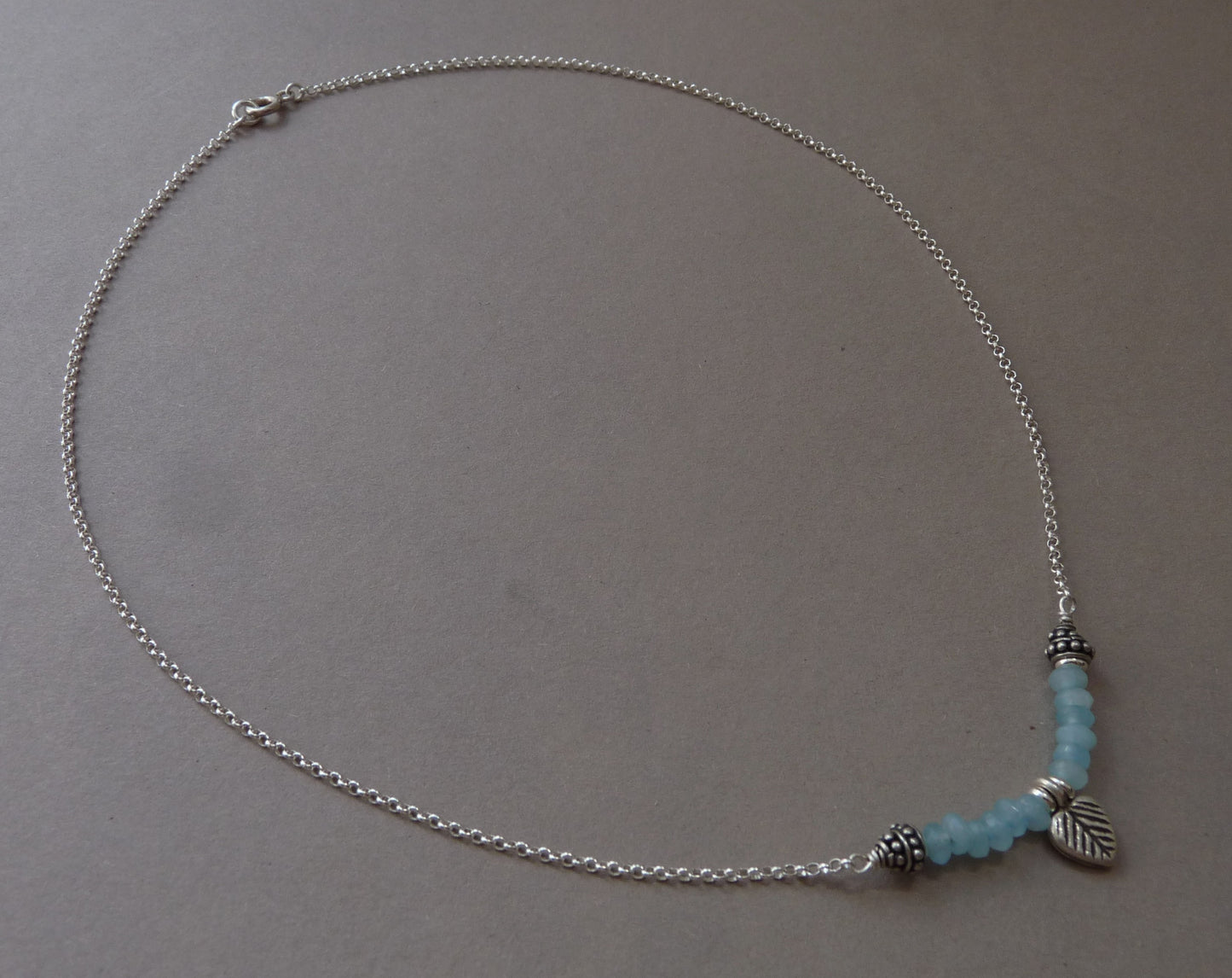 zilveren ketting aquamarijn met blaadje rowstijl