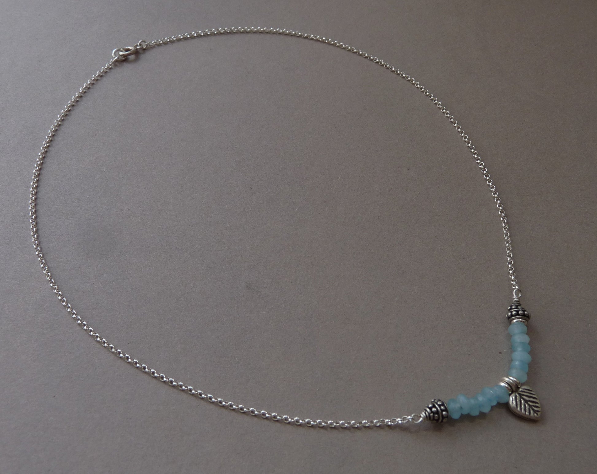 zilveren ketting aquamarijn met blaadje rowstijl