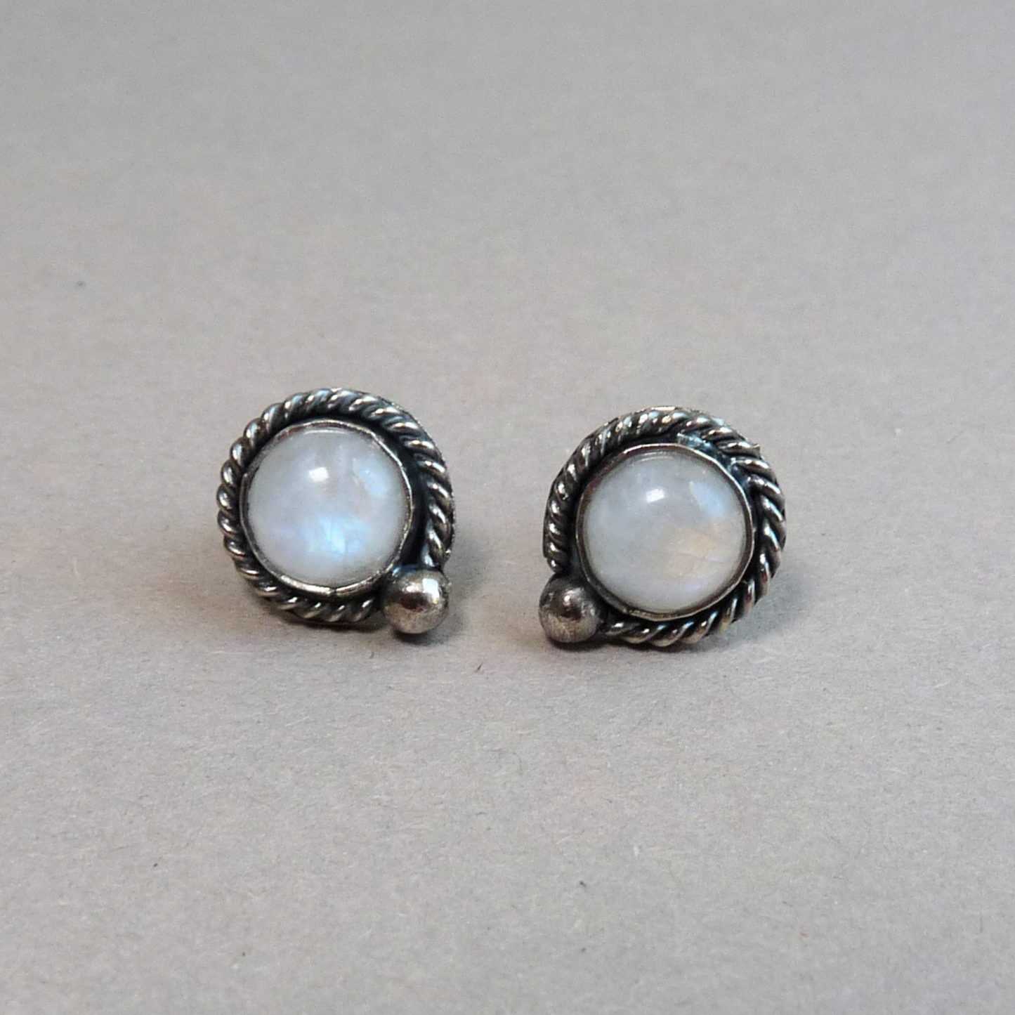 Maansteen oorknopjes in sterling zilver – handgemaakt