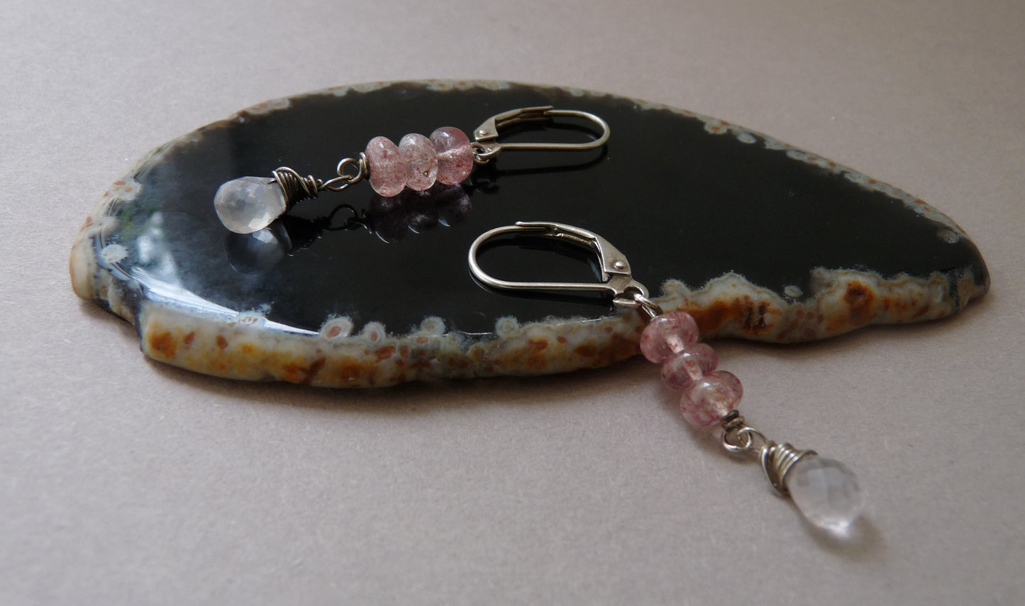 Rozenkwarts en Aardbei kwarts oorbellen