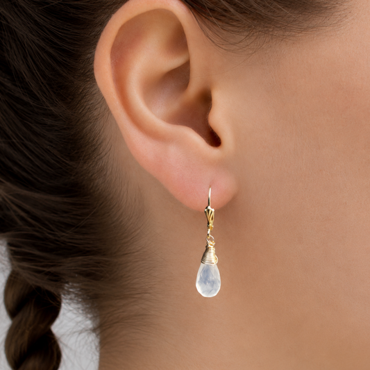 14k Goldfilled oorbellen met Chalcedoon druppel voor dames – elegant en handgemaakt