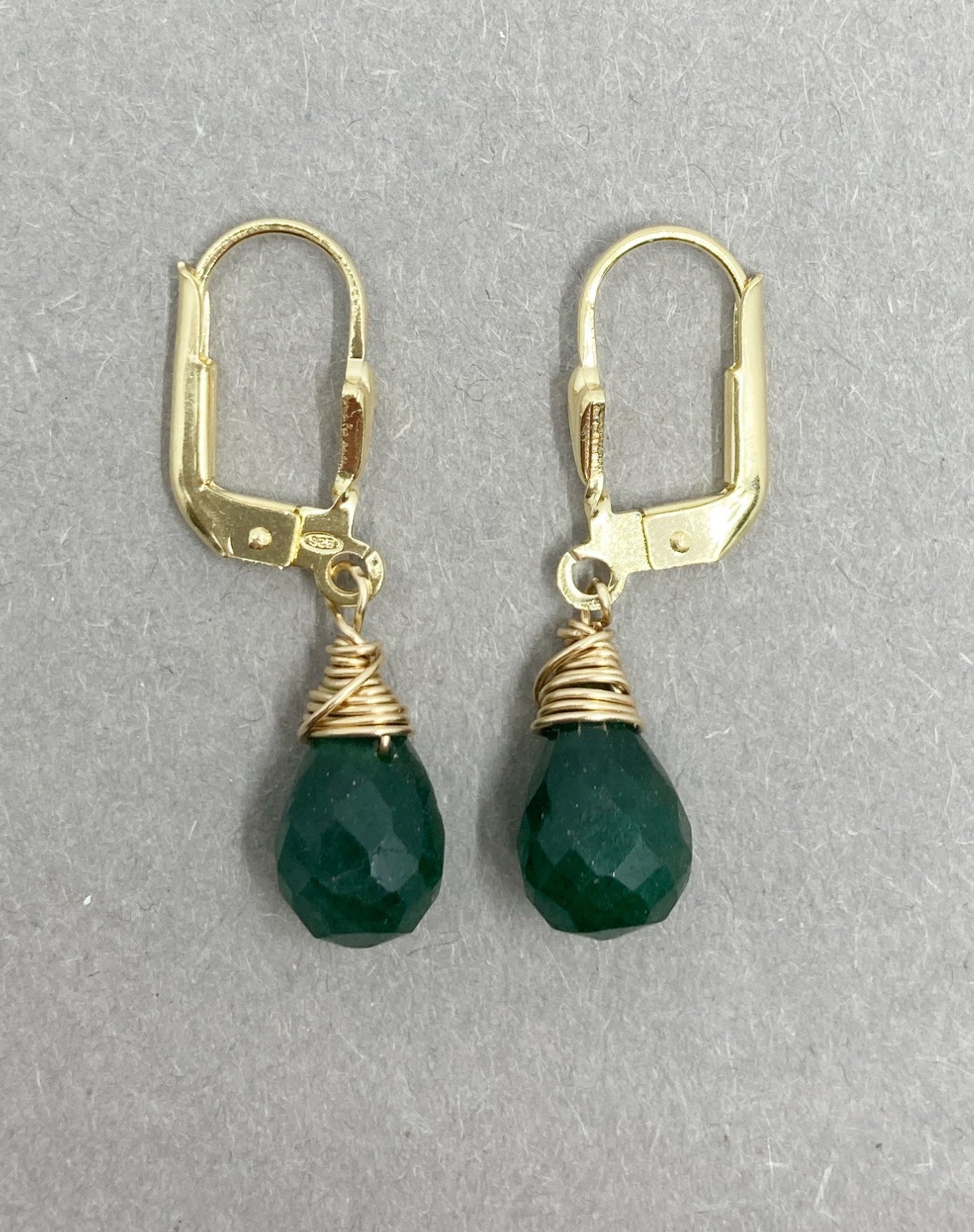 Groene Jade druppel oorbellen in 14K Goldfill