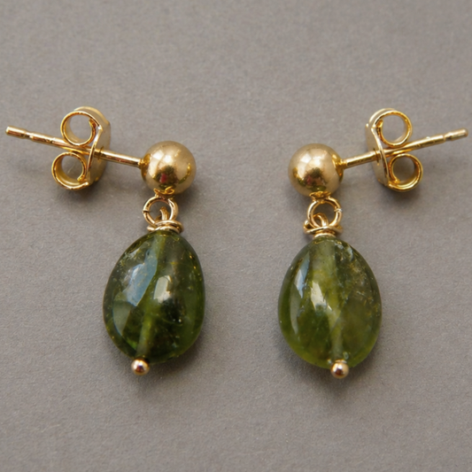 14k Goldfilled oorknopjes met Groene Toermalijn - Minimalistische Oorbellen