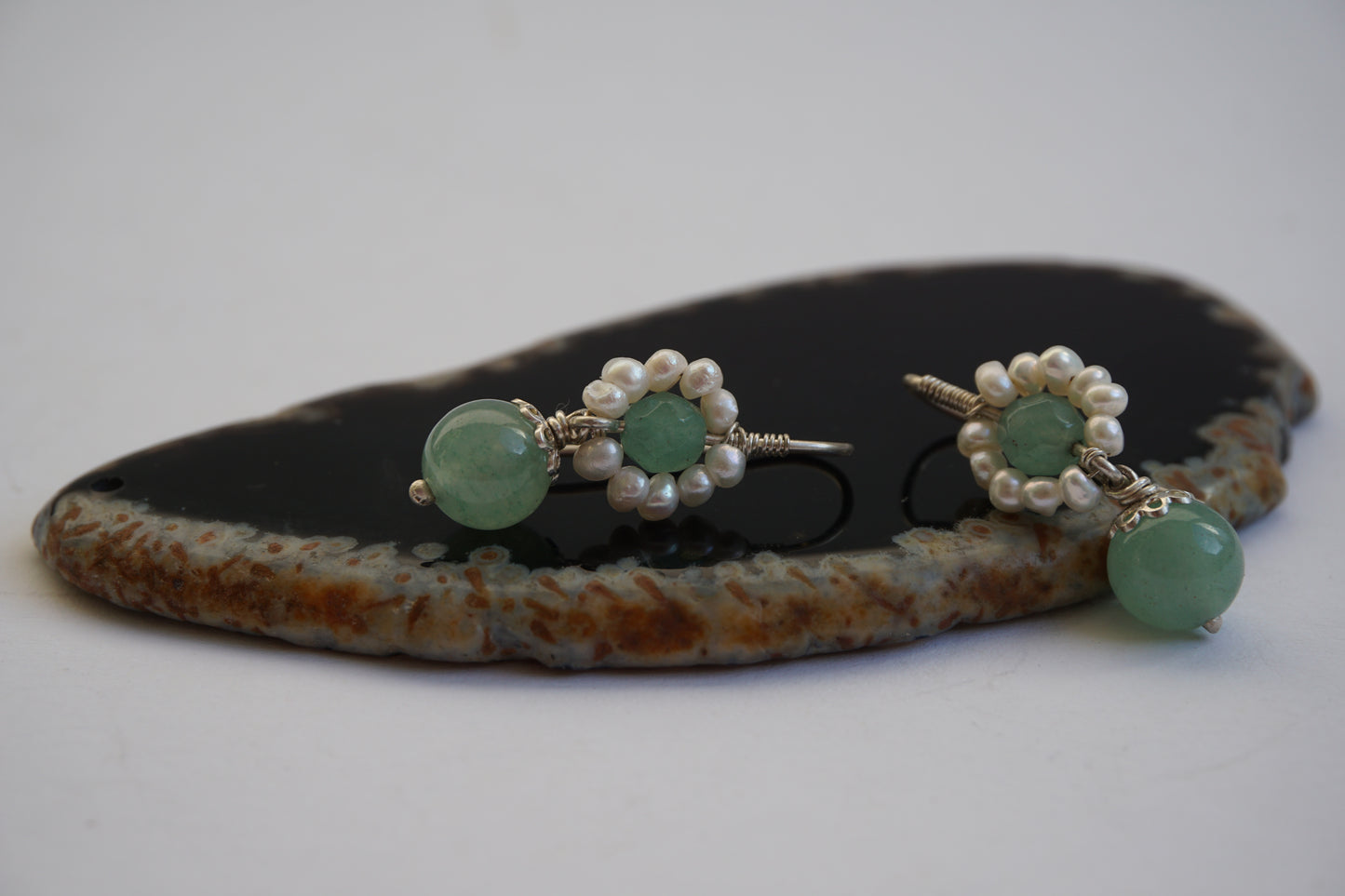 Bruidsoorbellen met Aventurijn en zoetwaterparels – Tijdloos zilver