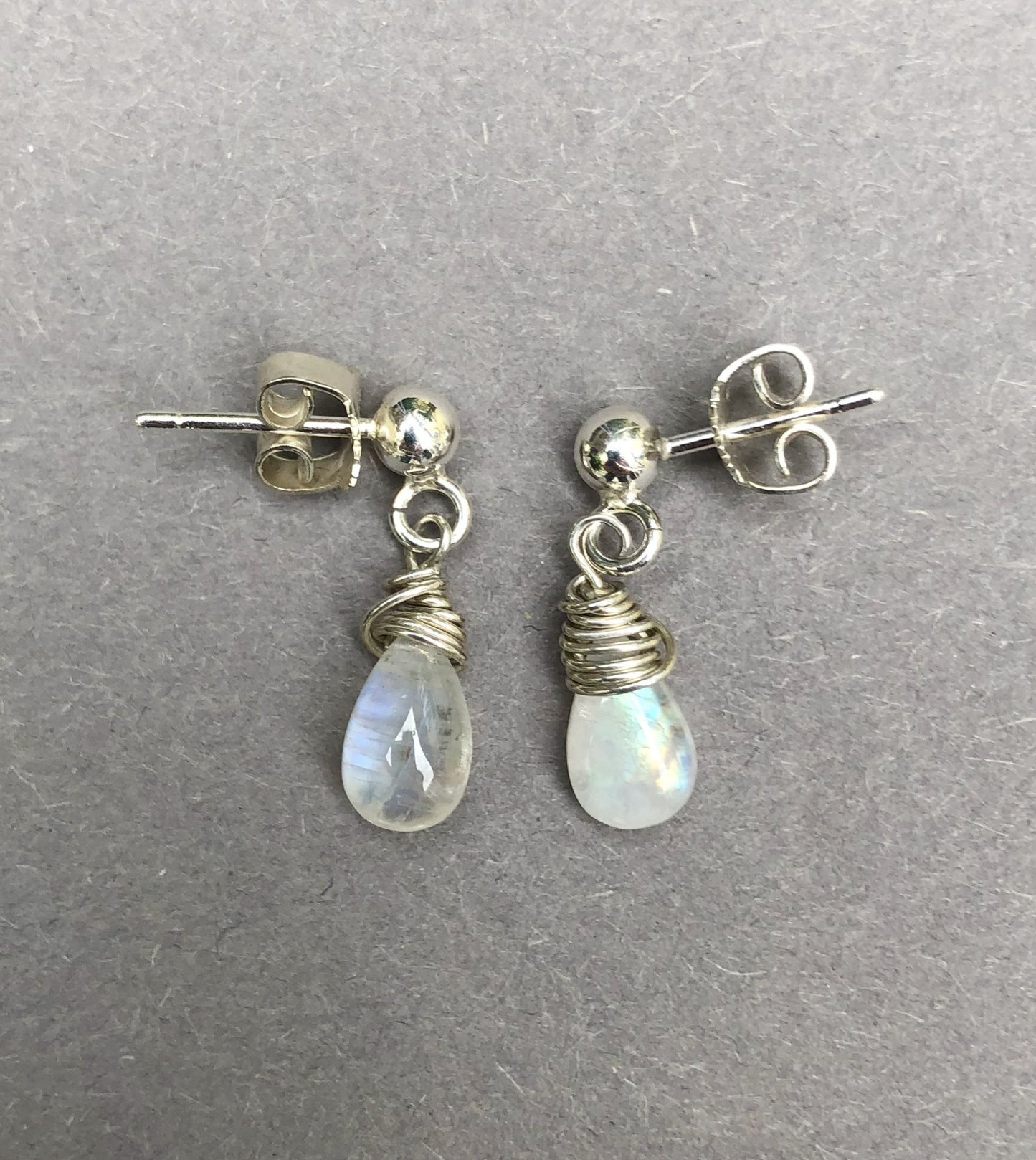 Silver drop earrings with moonstone