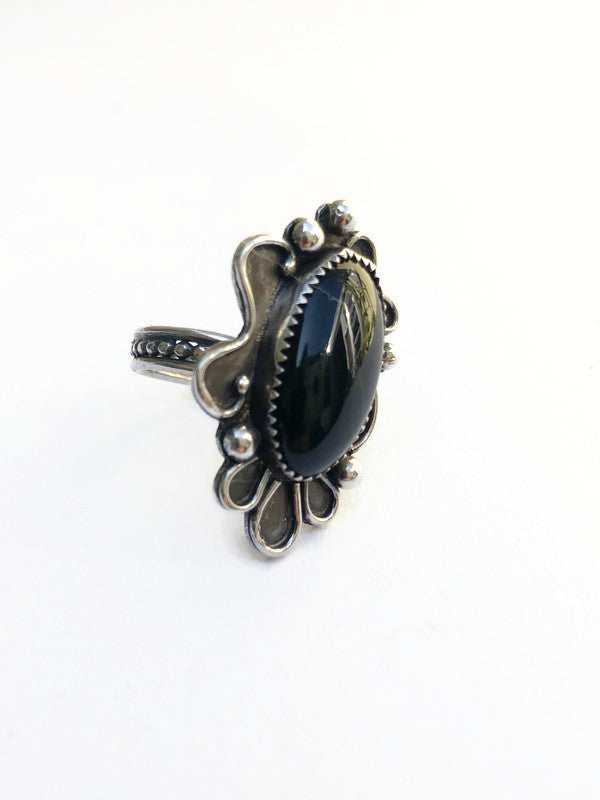 Handgefertigter Silberring mit ovalem Onyx im Hippie-Stil