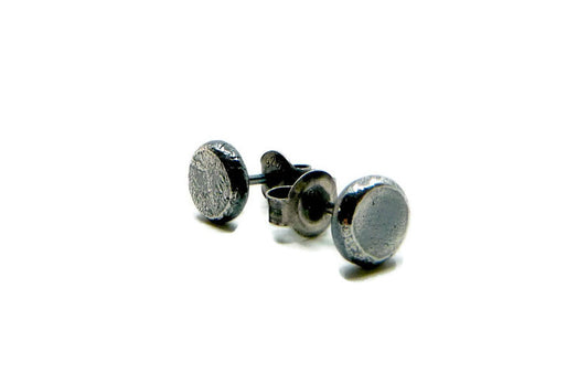 Men's earrings in raw silver, jewelry from Enkhuizen