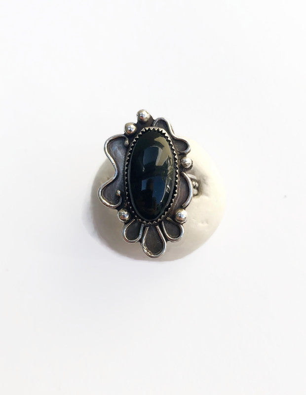 Handgemaakte Zilveren Ring met Ovale Onyx in Hippie Stijl