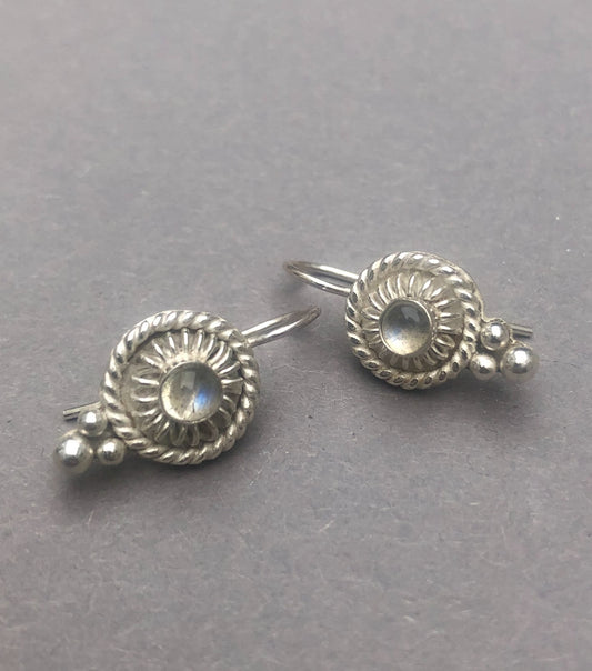 Silver earrings with Labradorite – inspired by the Zeeland knot