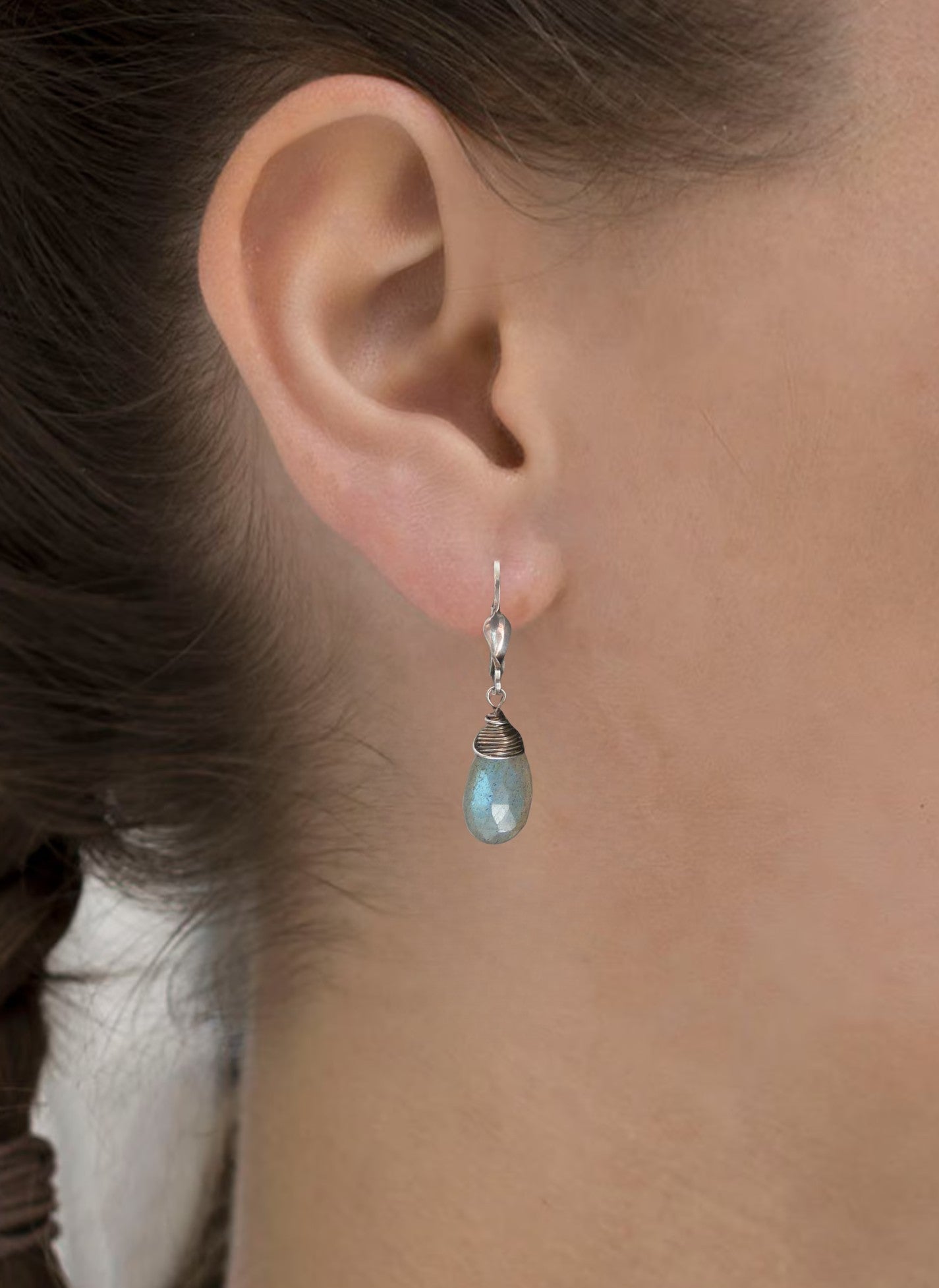 Labradoriet hanger ketting – klassiek met een vleug mystiek