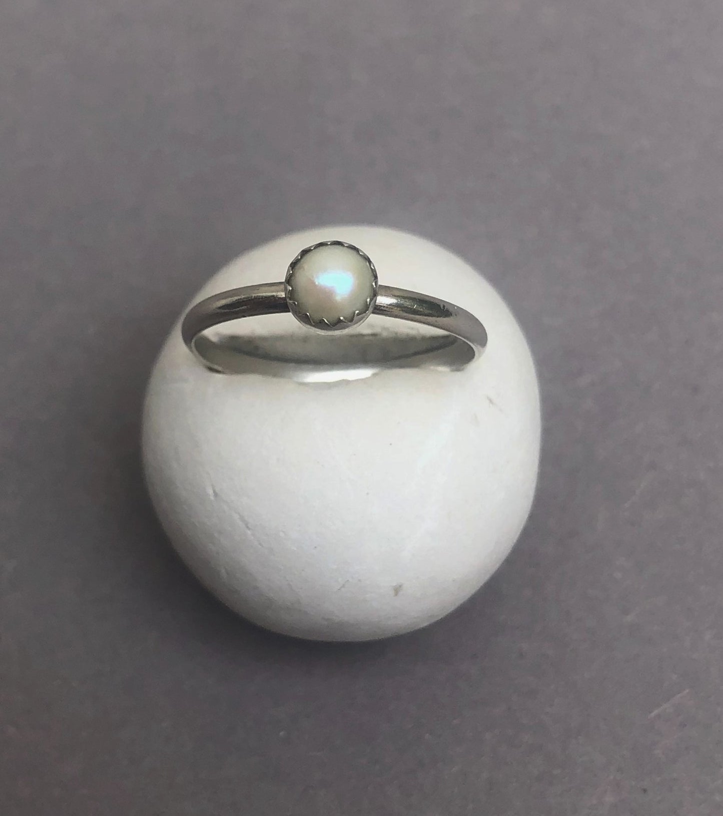 Stapelringen set met granaat, parel en zilver met 14k goud – Handgemaakt | Vuur & Parel Set
