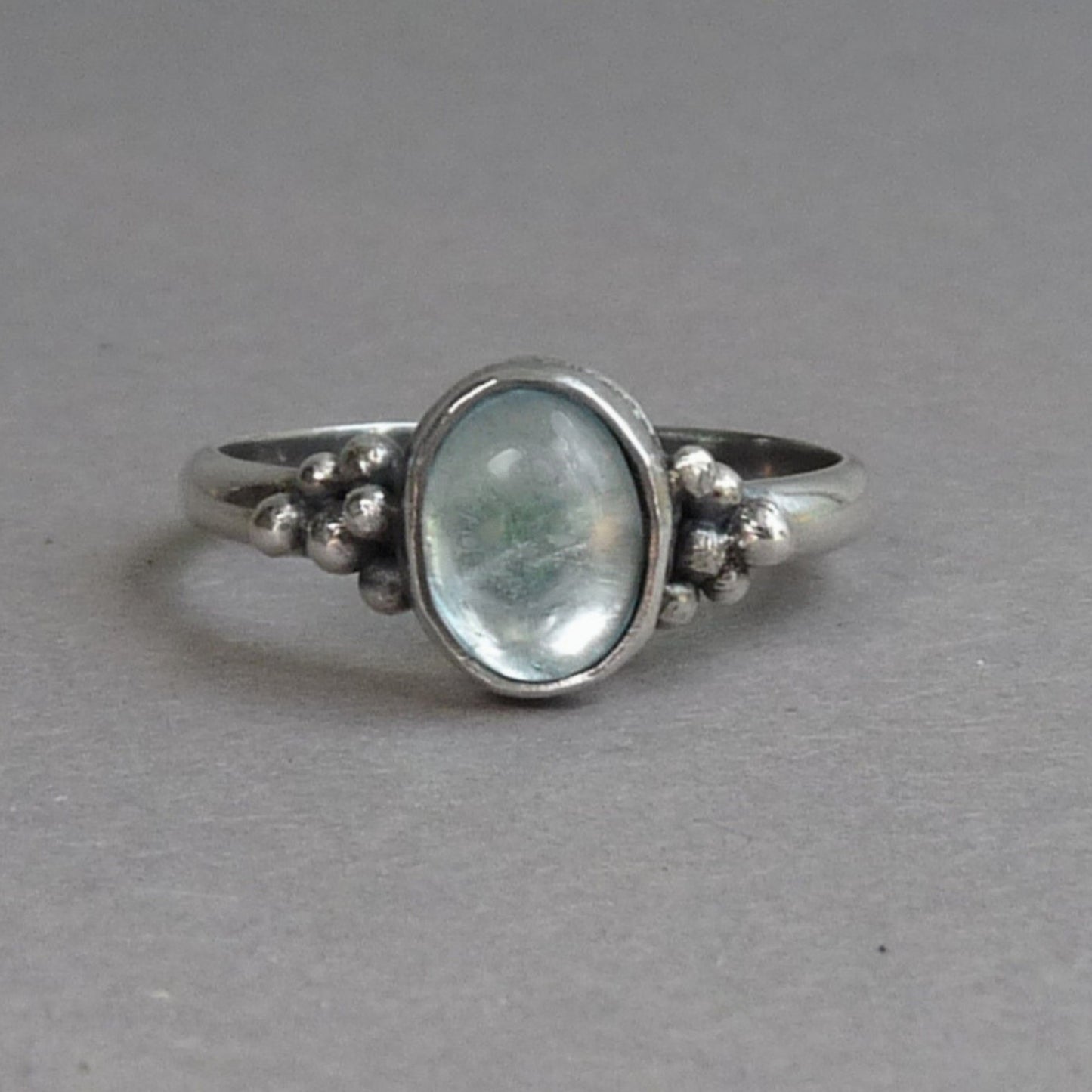 Zilveren stapelring met Aquamarijn | Aanschuif ring in zilver | Handgemaakt