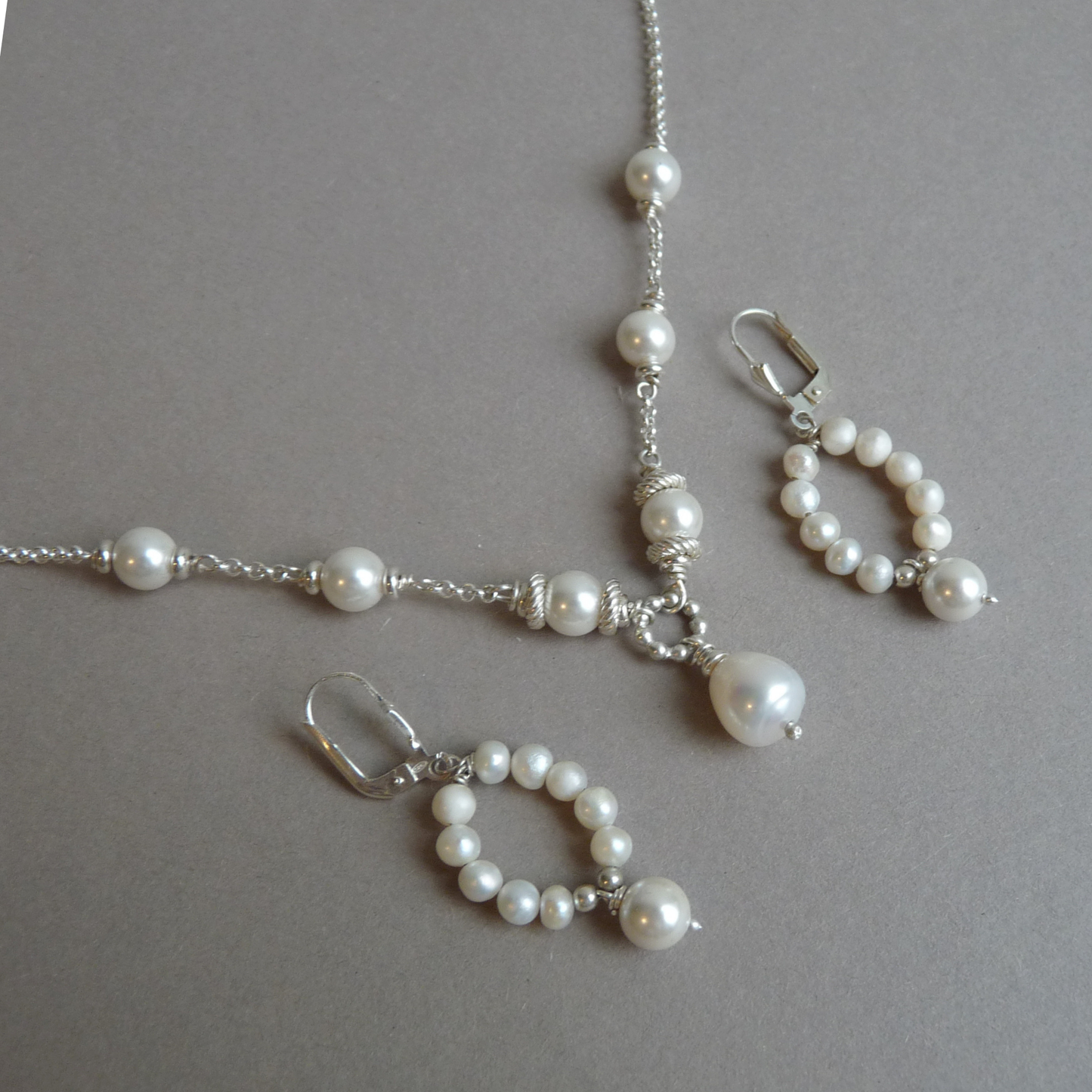 Bruids sieraden set met parels – bruidsketting en bruidsoorbellen in zilver