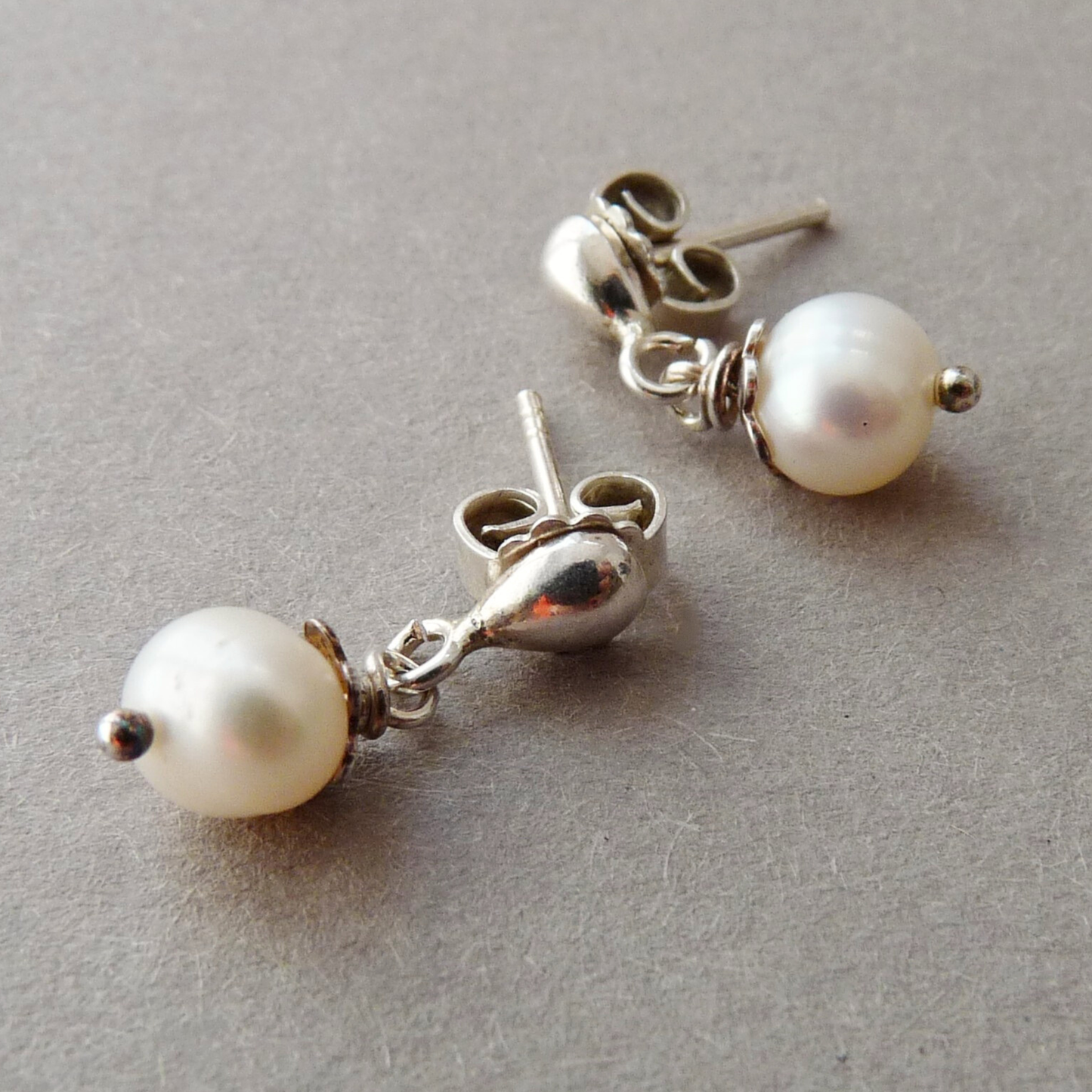 Bridal earrings pearl - Silver studs | a Trace of Blue