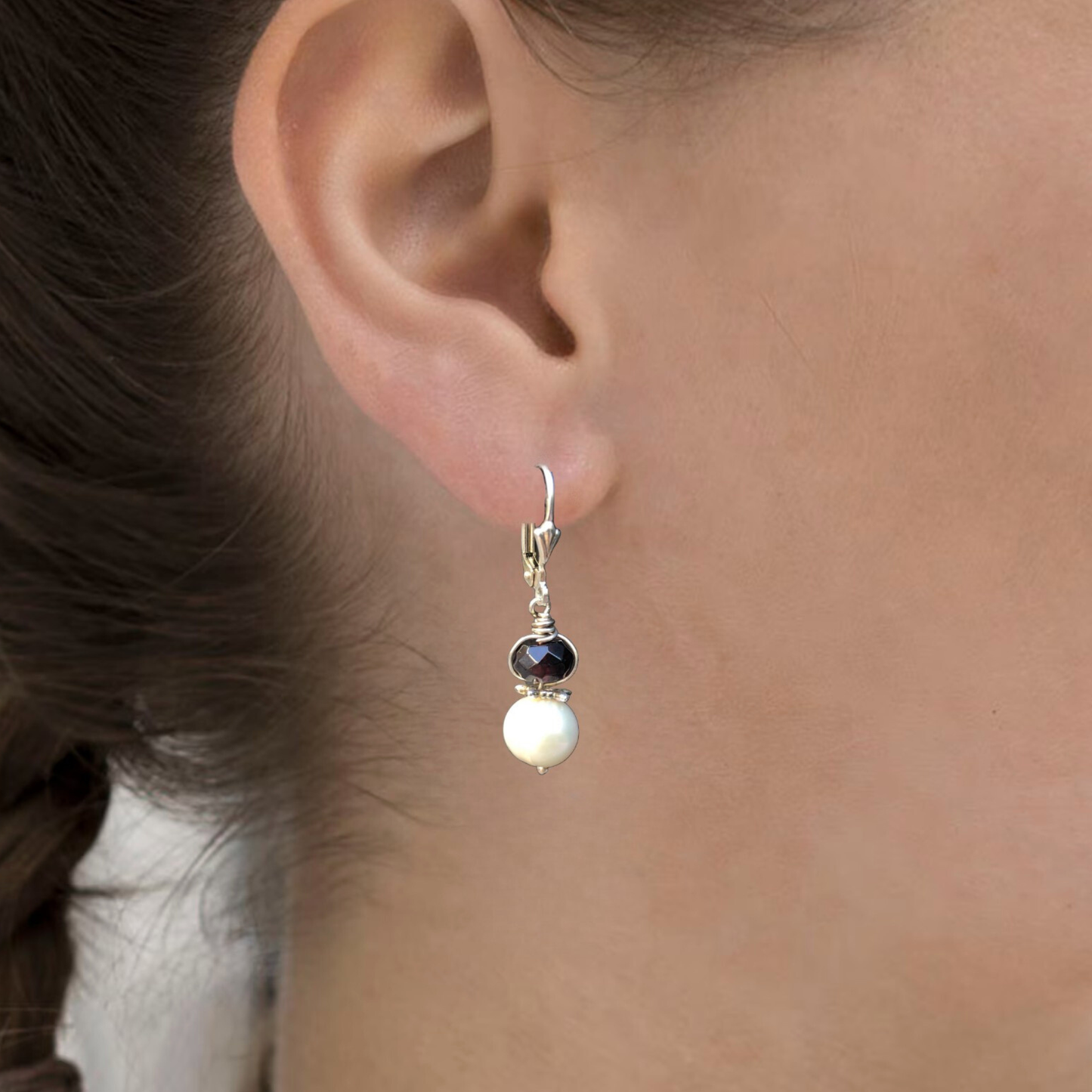 Jewelry from Enkhuizen: Silver Earrings with Garnet and Pearl