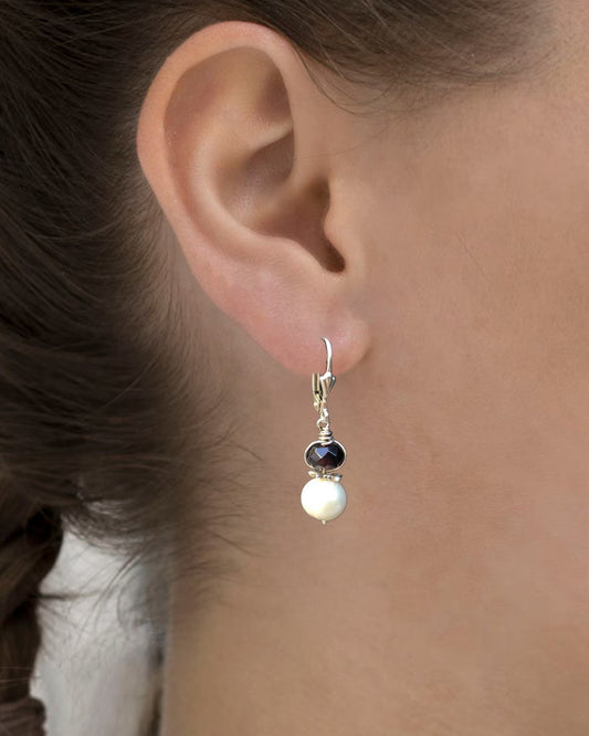 Jewelry from Enkhuizen: Silver Earrings with Garnet and Pearl