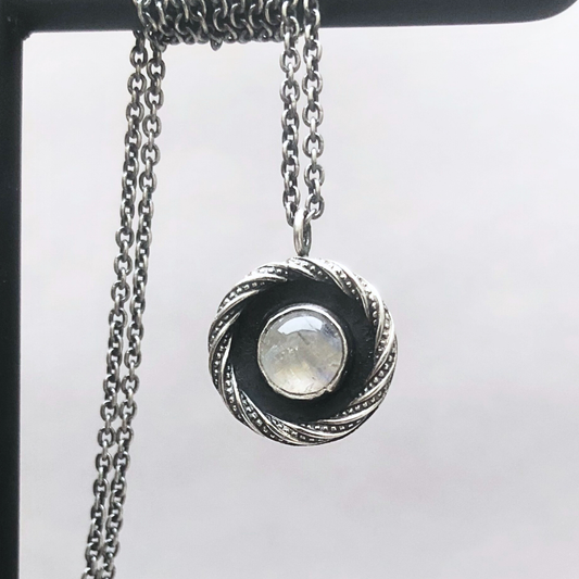 Zilveren Halsketting met Maansteen – Draag Je Kracht