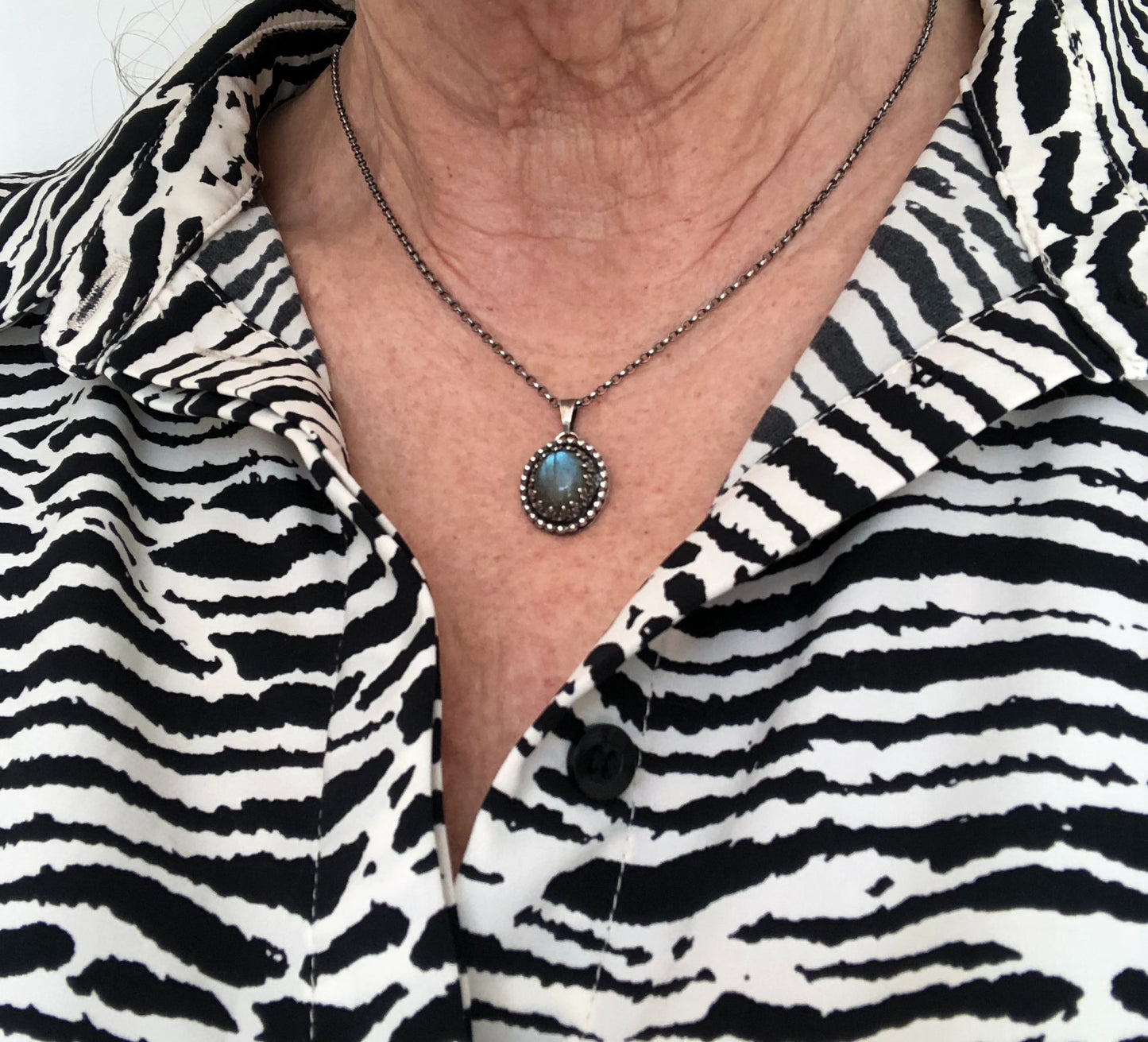 Labradoriet oorbellen voor dames – handgemaakte natuursteen druppel oorbellen